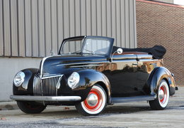 Ford Deluxe Convertible Sedan Cabriolet / Roadster 1939 Black Ford Deluxe Convertible Sedan Cabriolet / Roadster 1939 Black Car for Sale. 259315