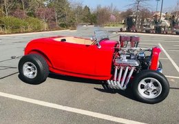 Ford Street Rod Roadster Cabriolet / Roadster 1932 Red Ford Street Rod Roadster Cabriolet / Roadster 1932 Red Car for Sale. 530747