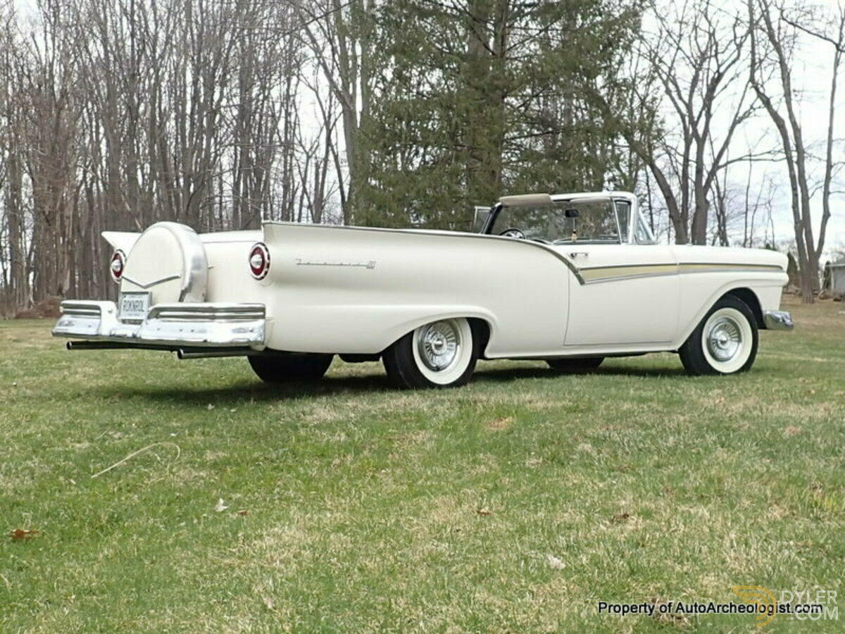 1957 Ford Fairlane 500 Skyliner, foto 2