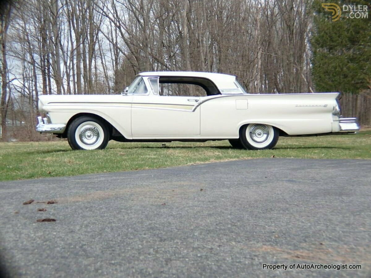 1957 Ford Fairlane 500 Skyliner, foto 3