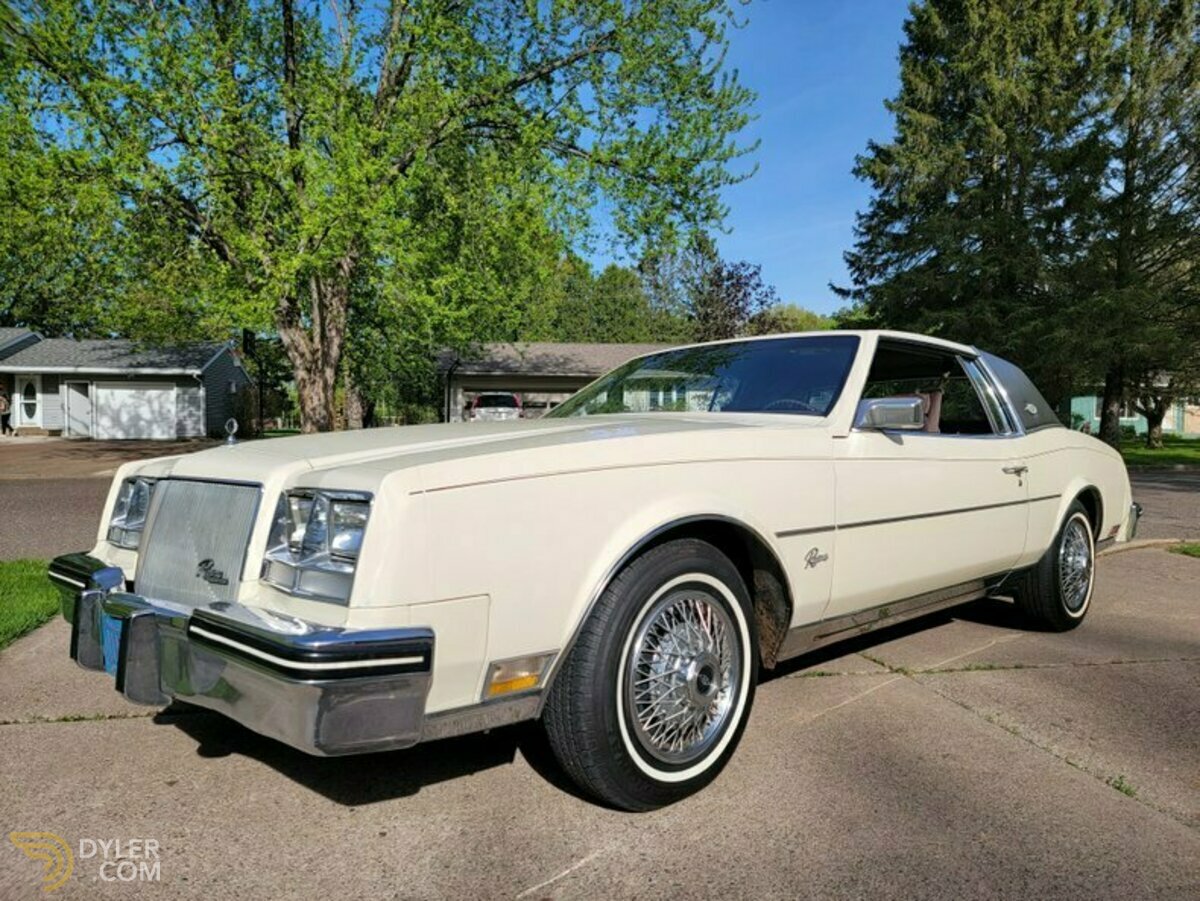 1984 Buick Riviera 2dr Coupe, foto 2