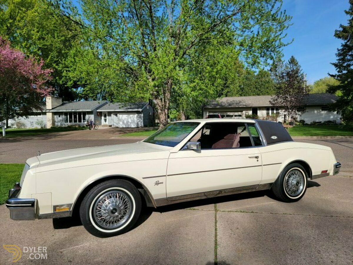 1984 Buick Riviera 2dr Coupe, foto 3