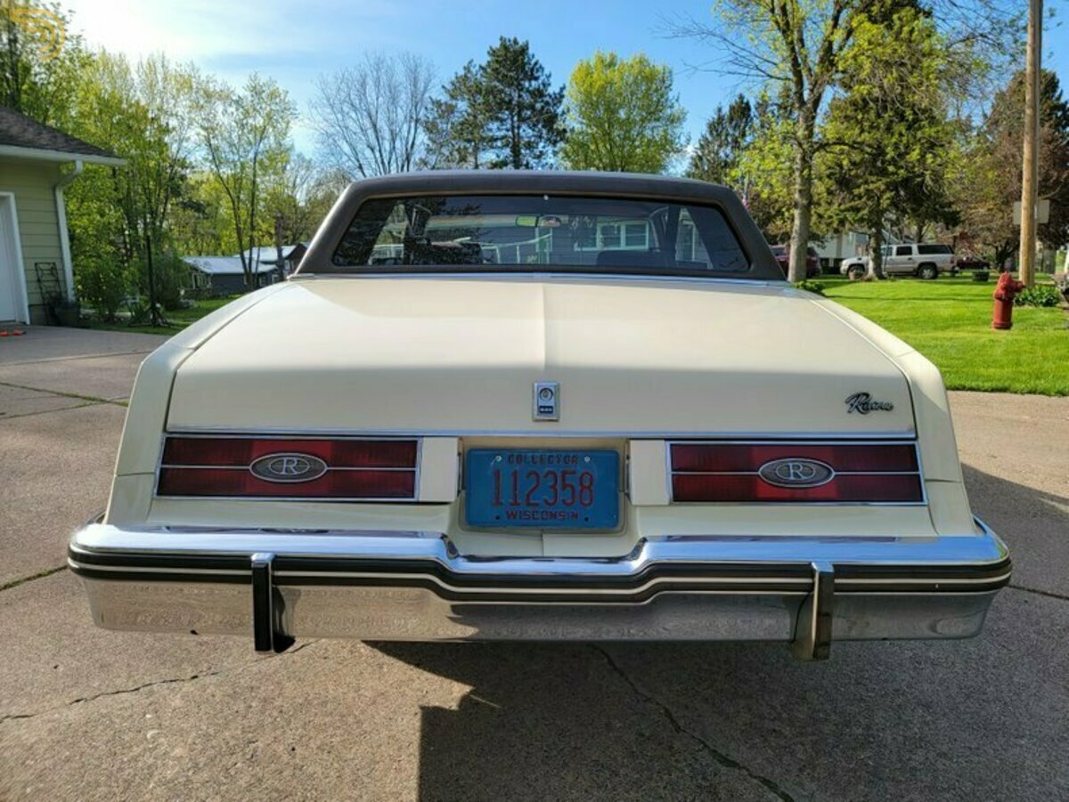 1984 Buick Riviera 2dr Coupe, foto 8