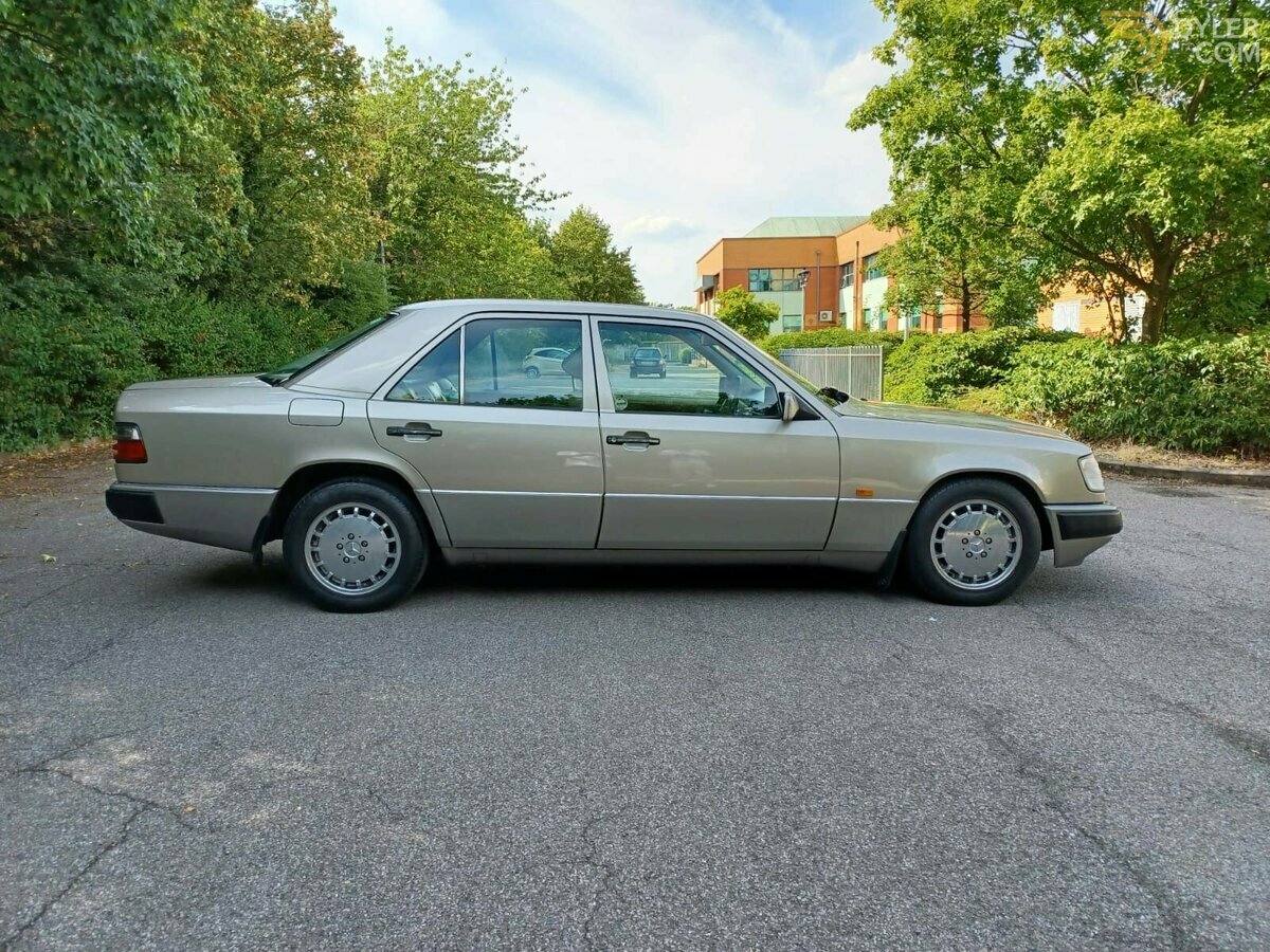 1992 Mercedes-Benz 230 E 4dr Auto W124, foto 2