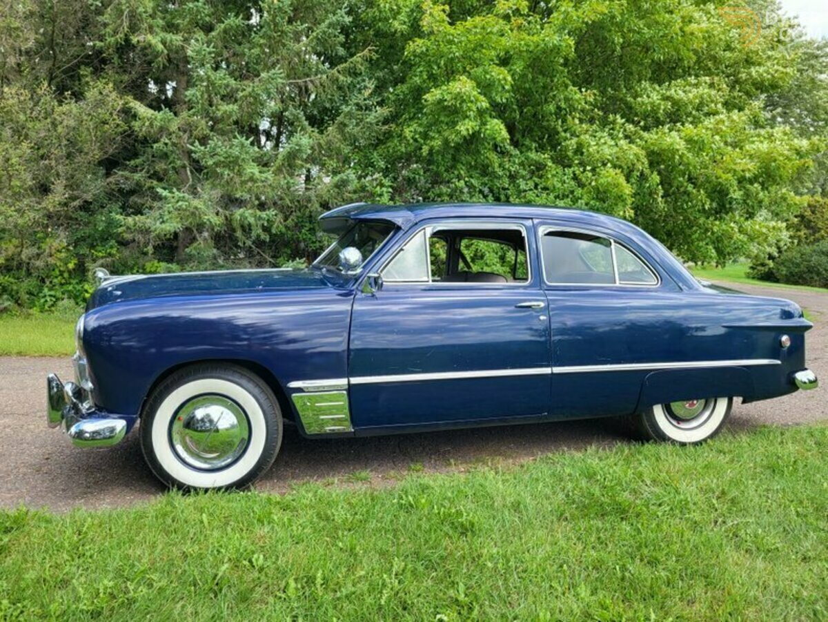 1949 Ford Custom Tudor Sedan, foto 2