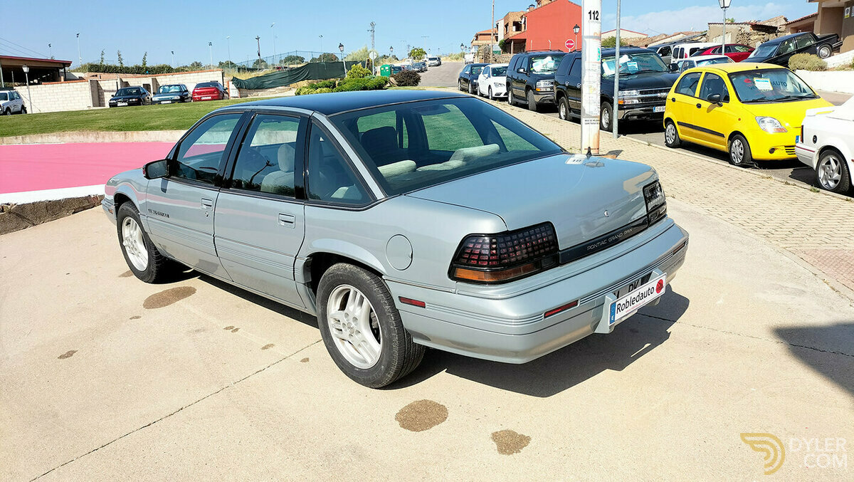 1992 Pontiac Grand Prix 3.O LE, foto 4