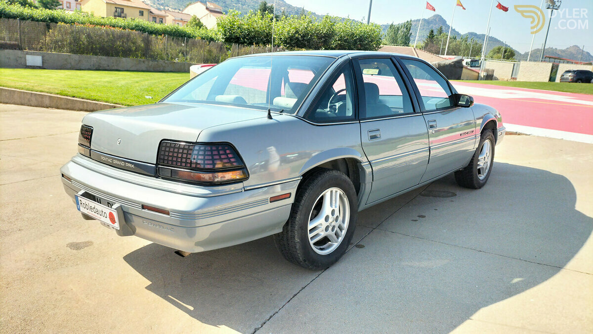 1992 Pontiac Grand Prix 3.O LE, foto 6