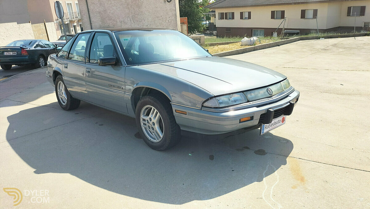 1992 Pontiac Grand Prix 3.O LE, foto 2