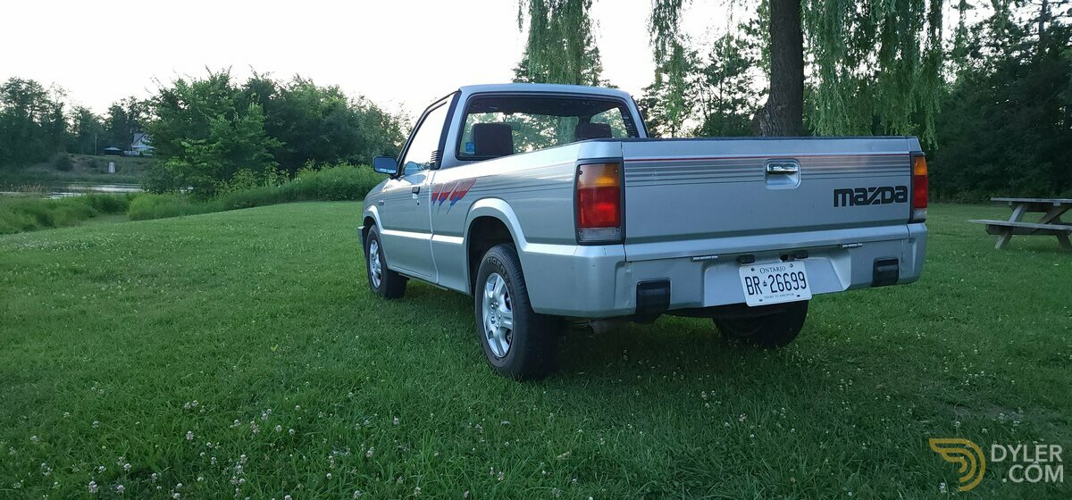 1989 Mazda B2200, foto 2