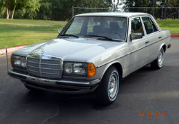 Mercedes-Benz 300D Sedan / Saloon 1981 Silver Mercedes-Benz 300D Sedan / Saloon 1981 Silver Car for Sale. 368596