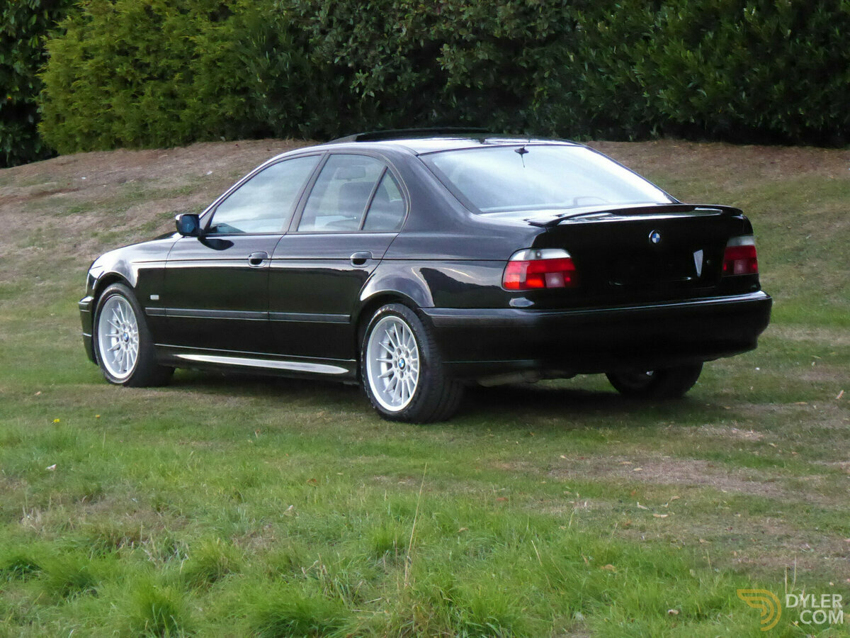 2000 BMW 540i V8 Saloon, foto 2