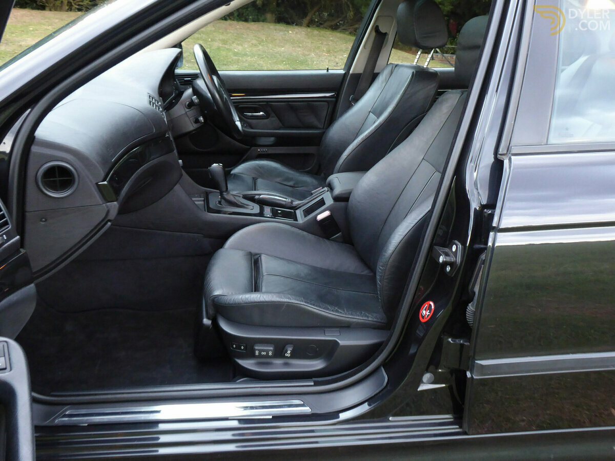 2000 BMW 540i V8 Saloon, foto 4
