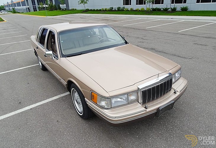 Classic 1992 Lincoln Town Car Cartier for Sale. Price 8 000 USD Dyler