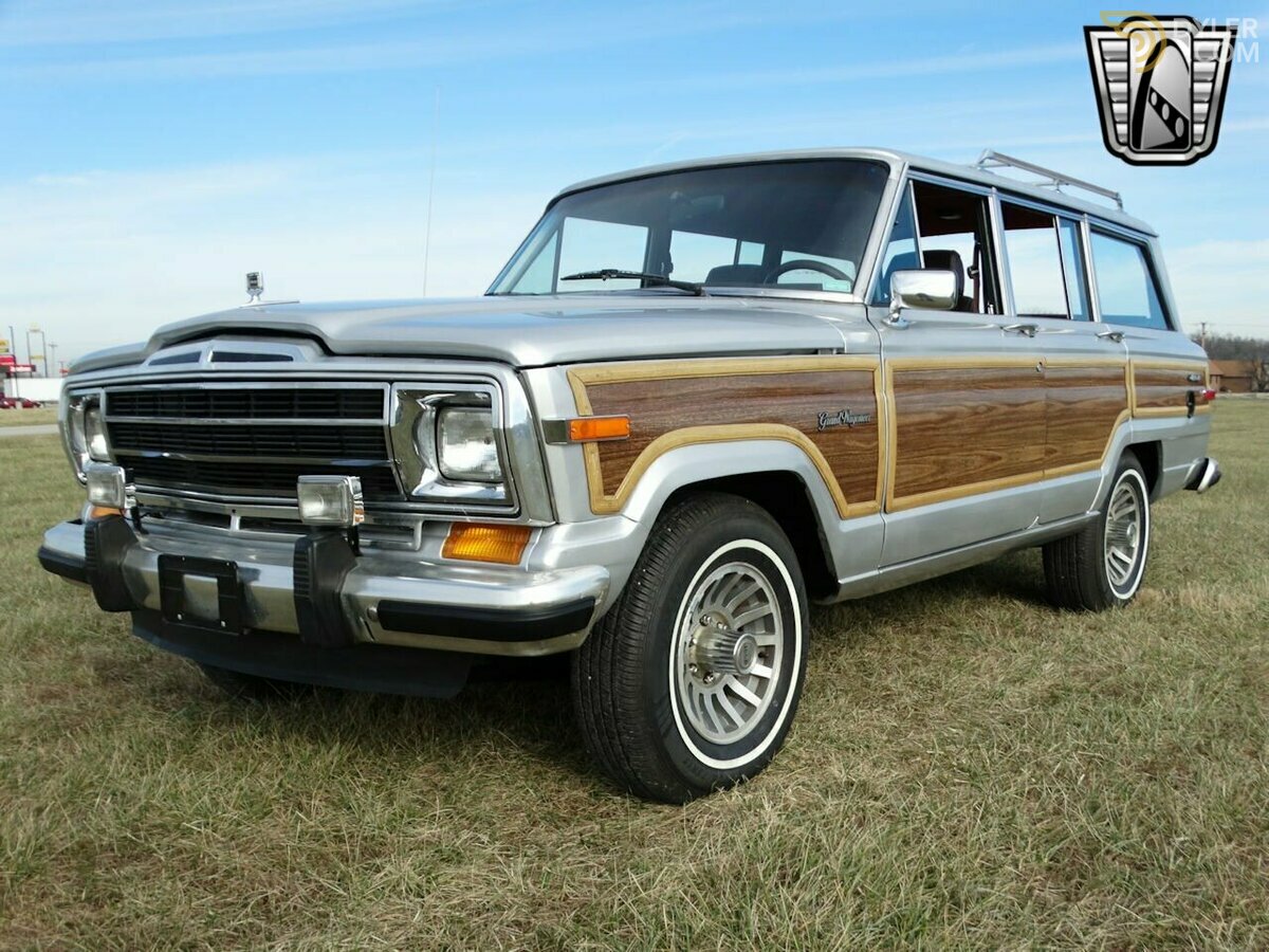 Classic 1989 Jeep Grand Wagoneer For Sale. Price 32 000 USD