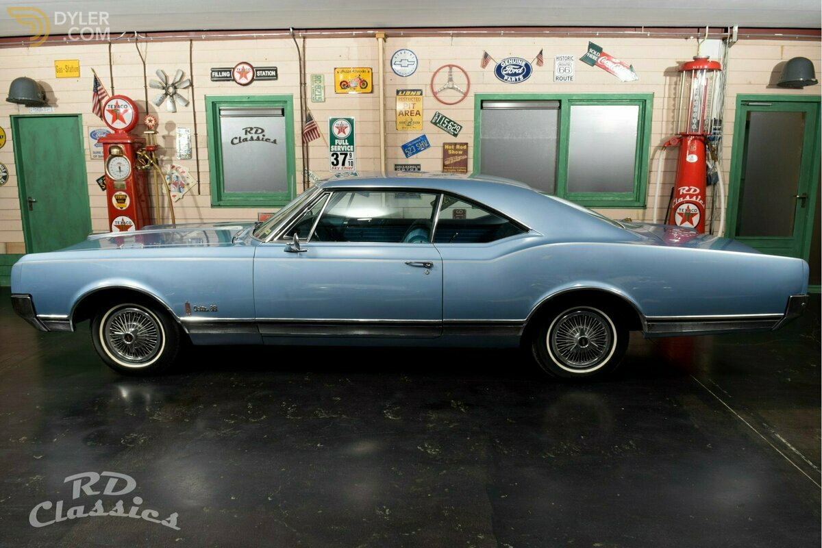 1965 Oldsmobile Delta 88 2 Door Hardtop Coupe, foto 2
