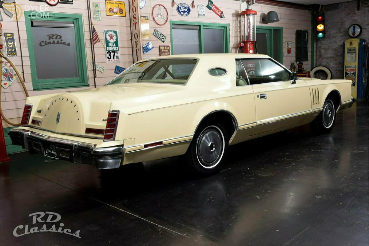 1979 Lincoln Continental Mark V 2D Coupe 6.6-liter V8, foto 3