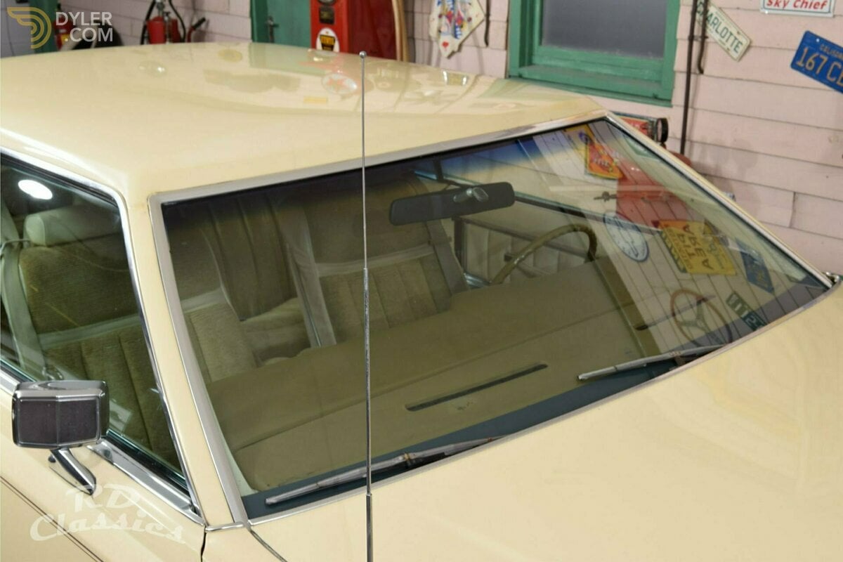 1979 Lincoln Continental Mark V 2D Coupe 6.6-liter V8, foto 9