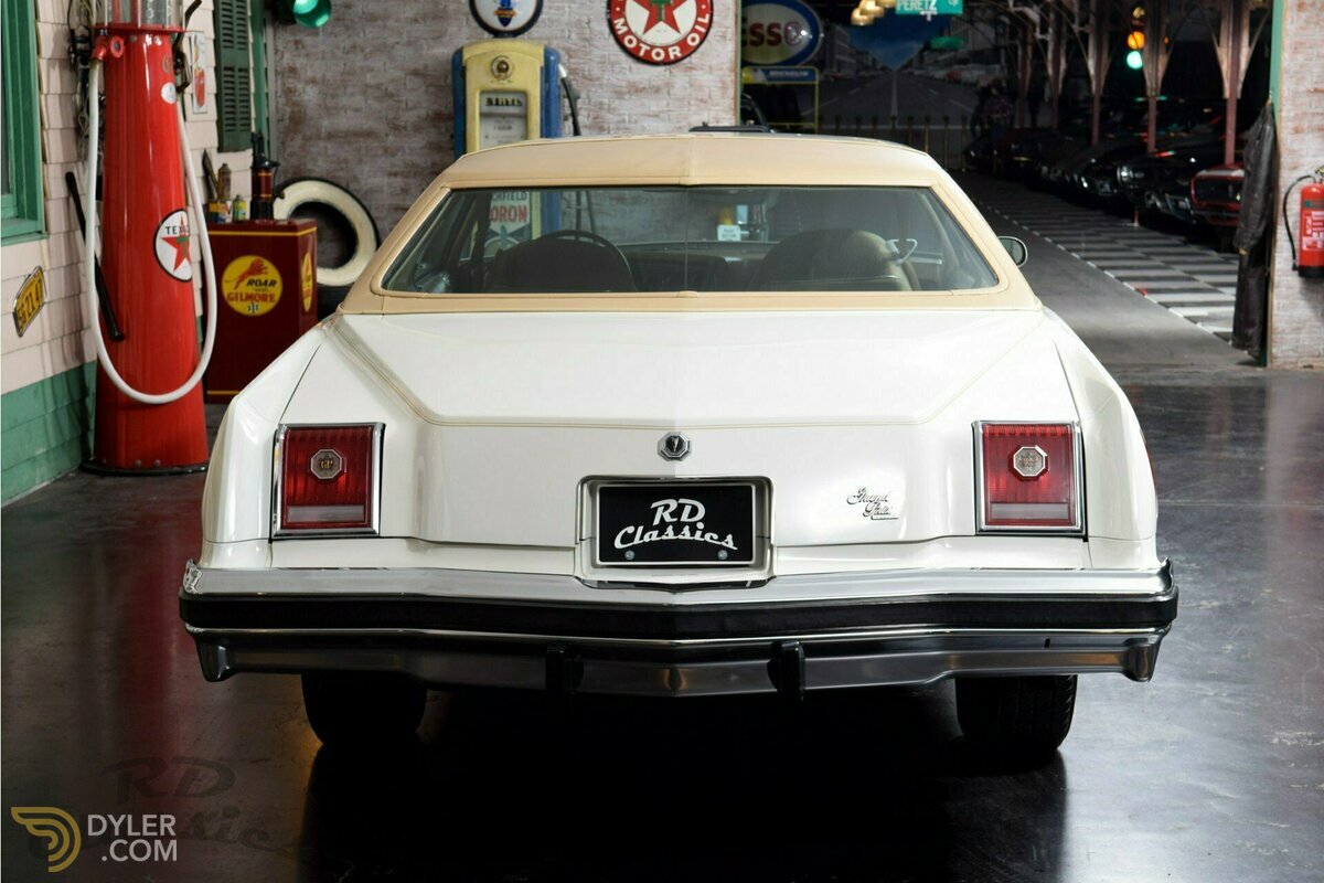 1977 Pontiac Grand Prix 2-Door Coupe, foto 3