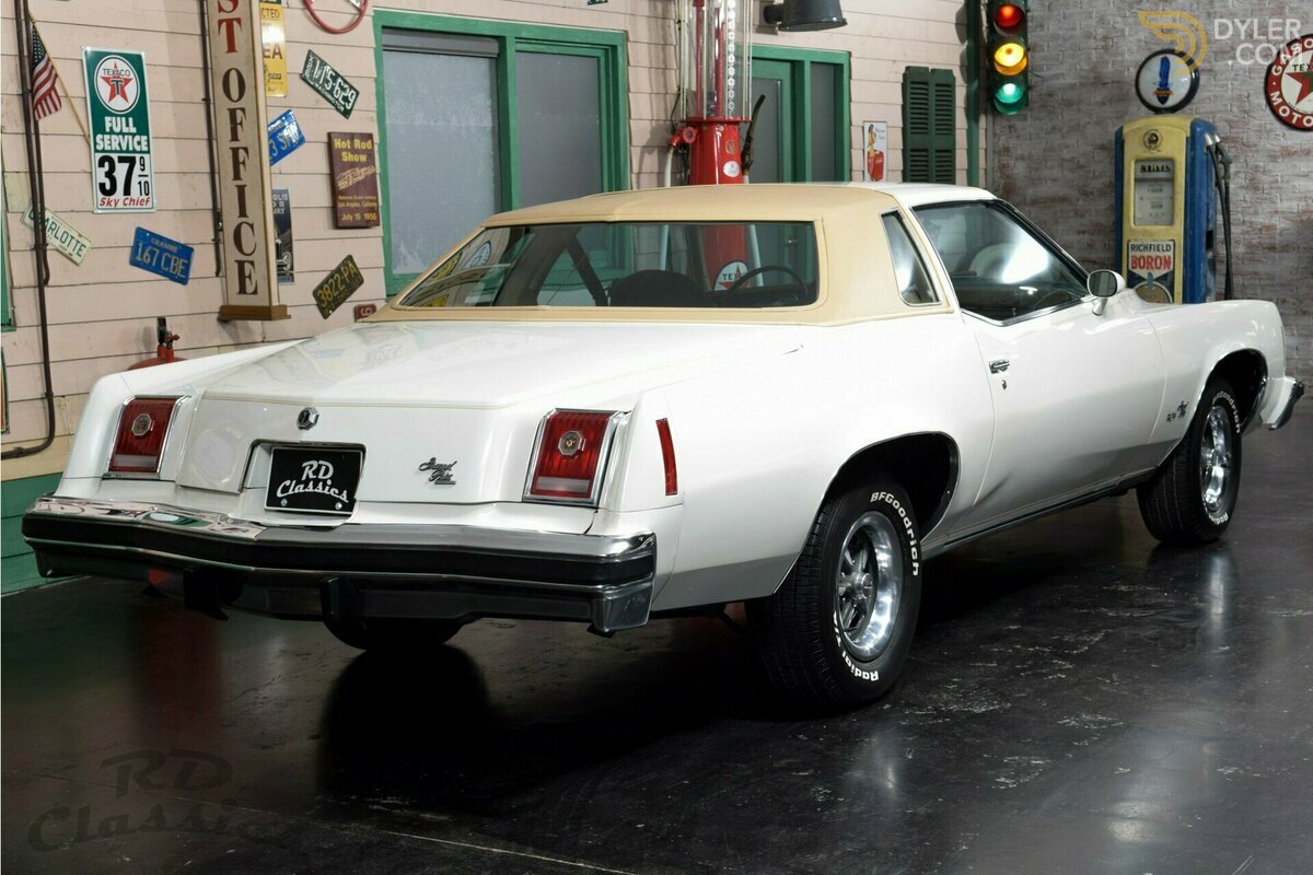 1977 Pontiac Grand Prix 2-Door Coupe, foto 4