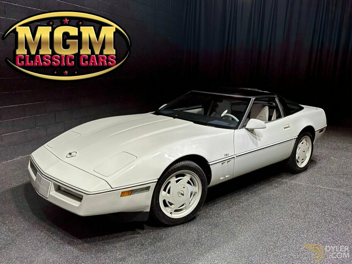 1988 Chevrolet Corvette Base 2dr Hatchback, foto 2