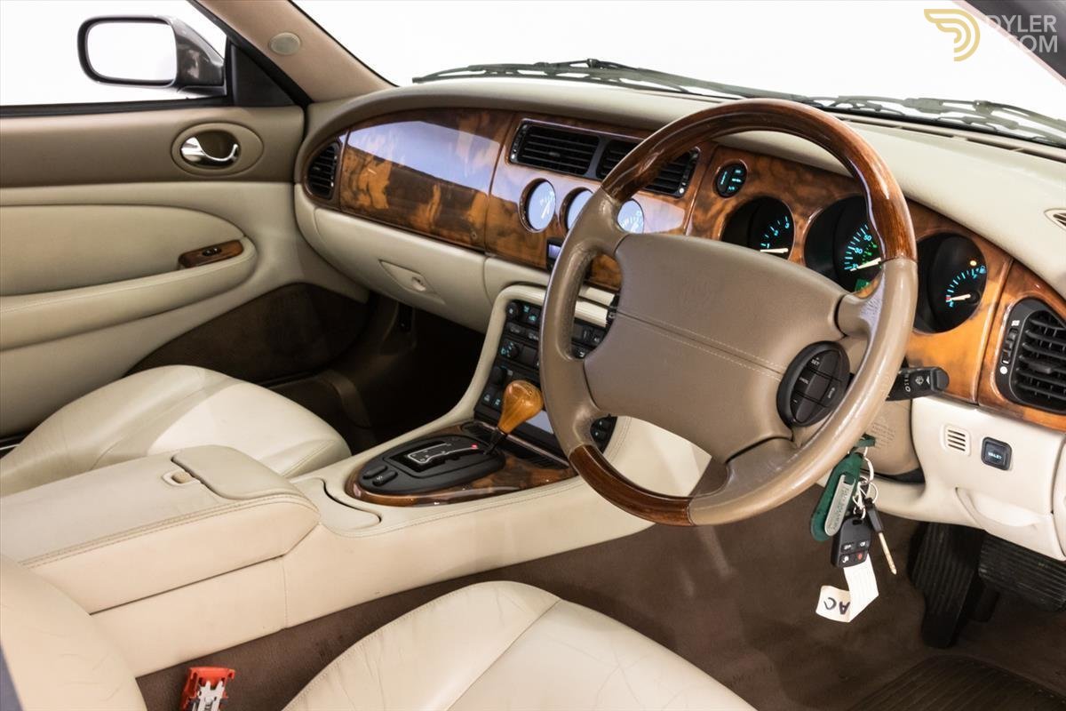 2001 Jaguar XK8, foto 4