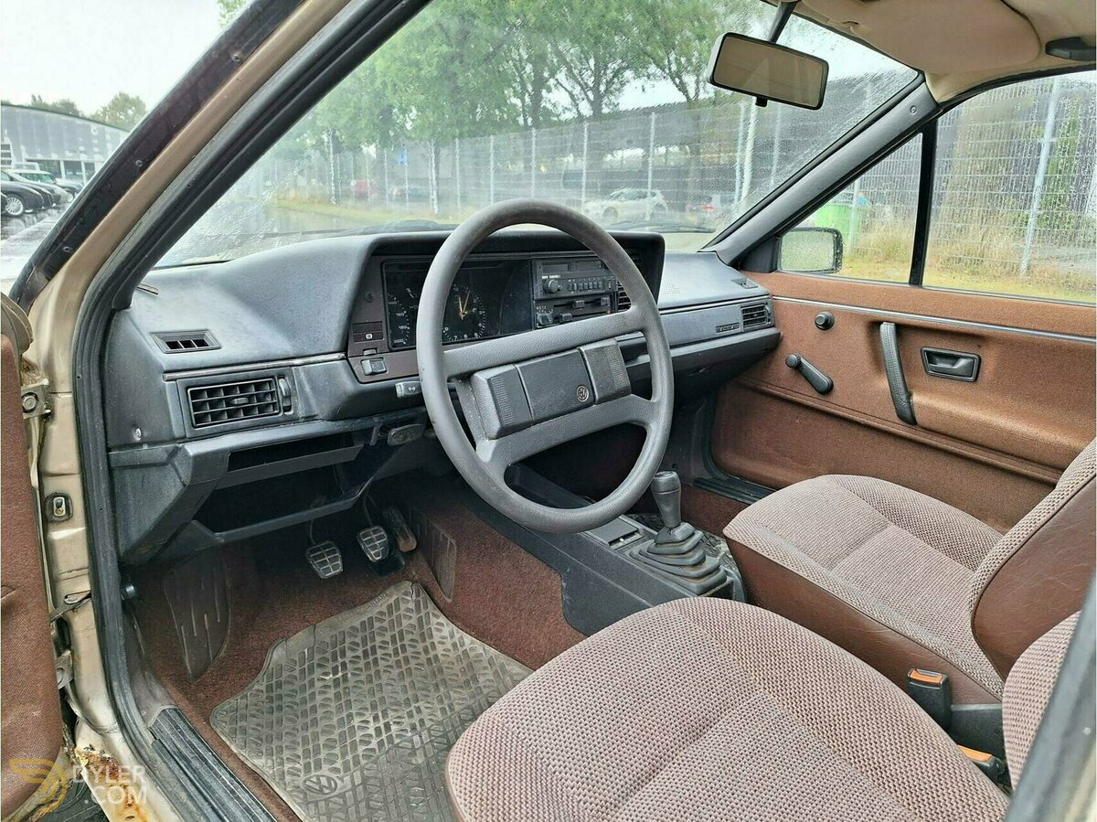 1986 Volkswagen Passat 1.6 TD 5 bak, foto 12