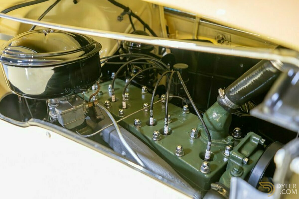 1939 Packard Series 1701 One-Twenty Convertible Victoria by Darrin, foto 3