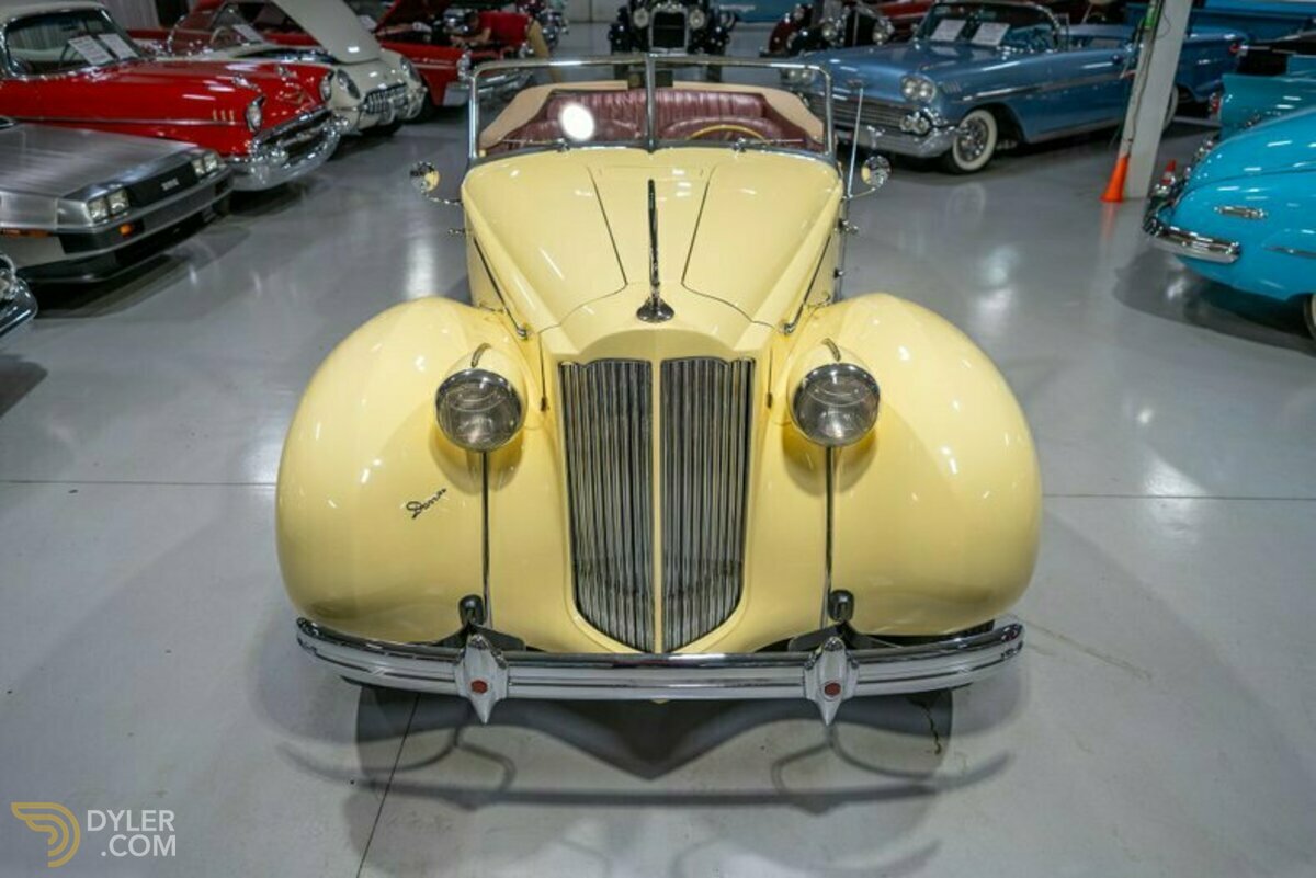 1939 Packard Series 1701 One-Twenty Convertible Victoria by Darrin, foto 6