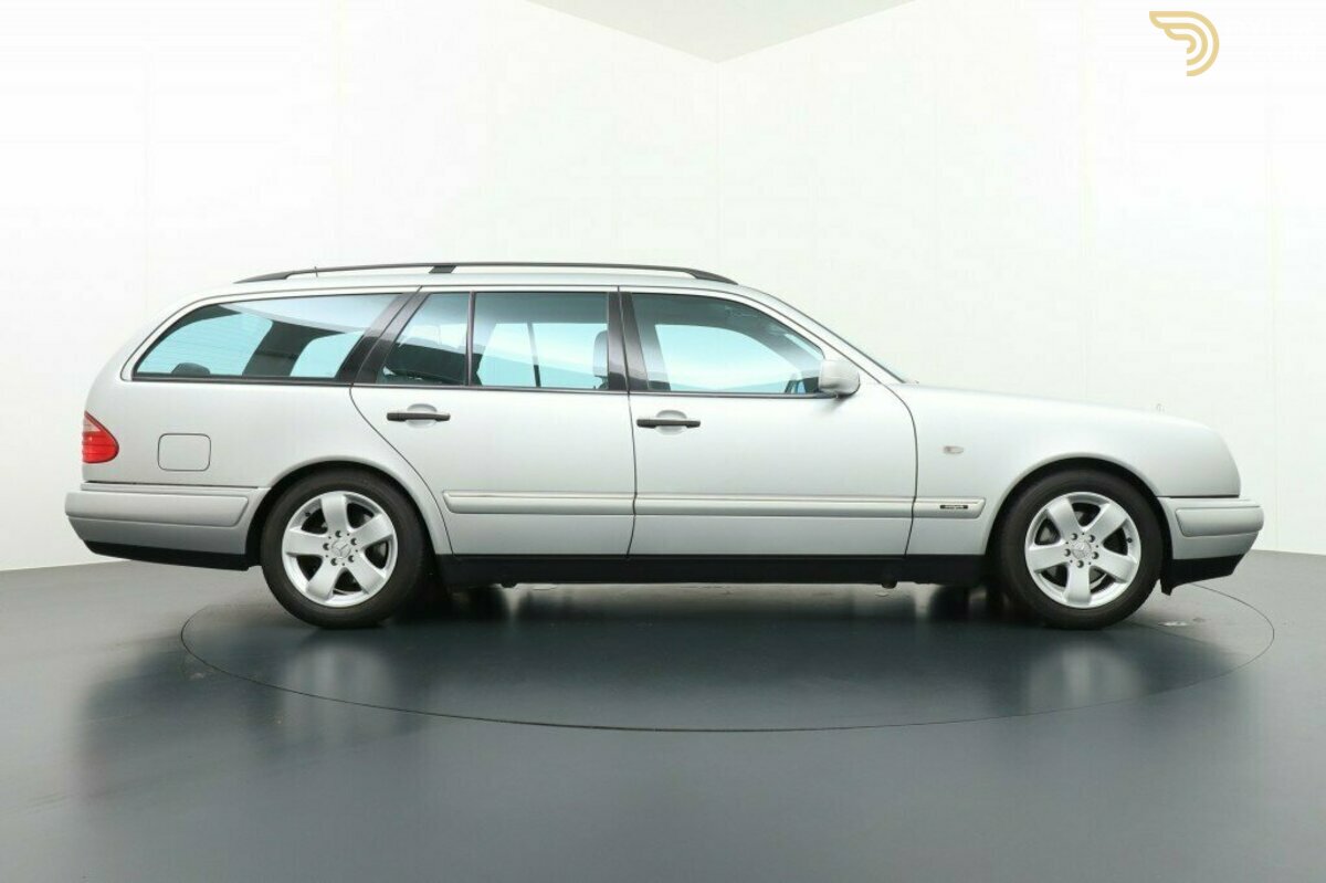 2000 Mercedes-Benz E 220 CDI Avantgarde Stationcar Youngtimer, foto 6