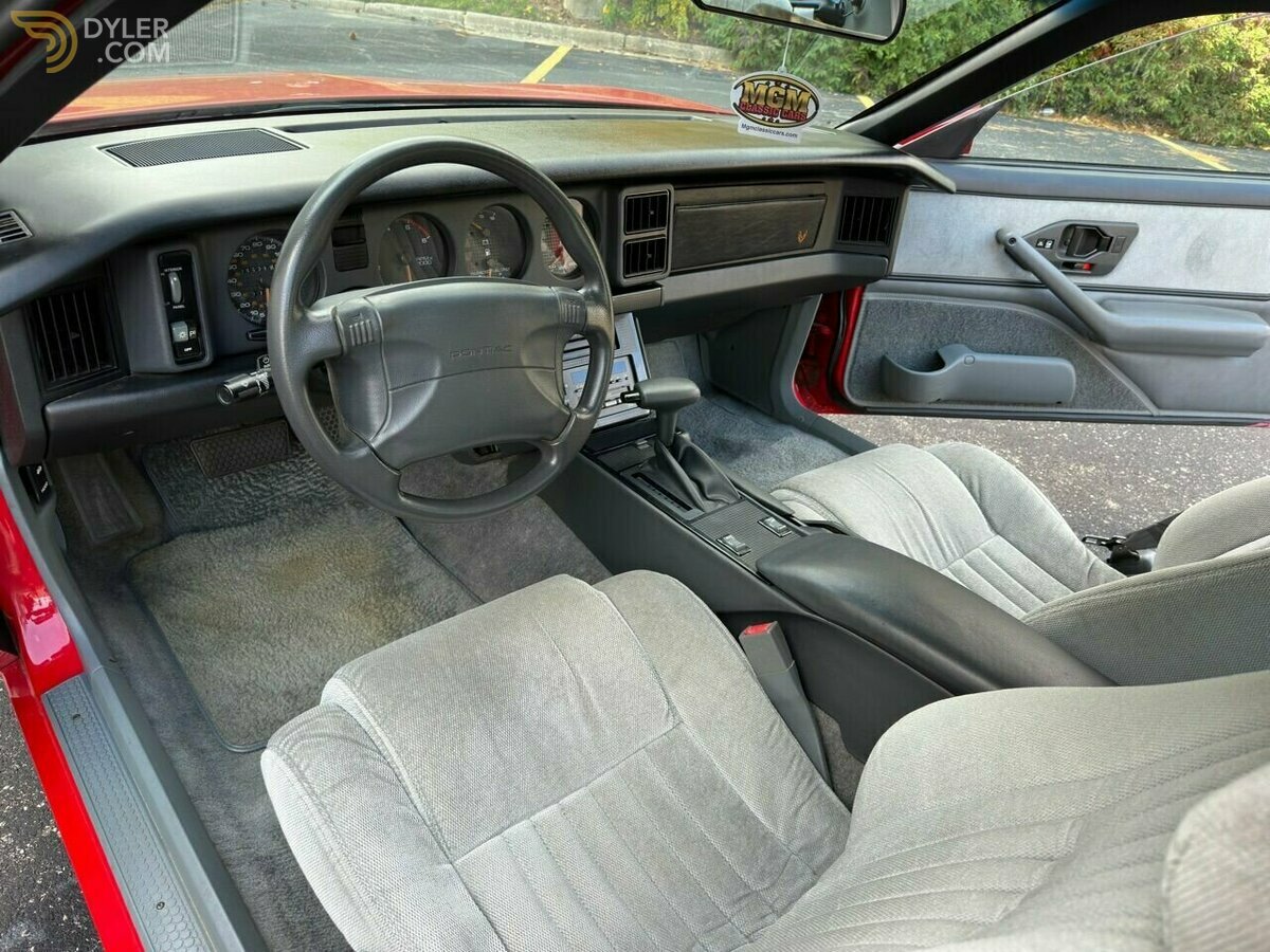 1992 Pontiac Firebird Formula 2dr Hatchback, foto 2