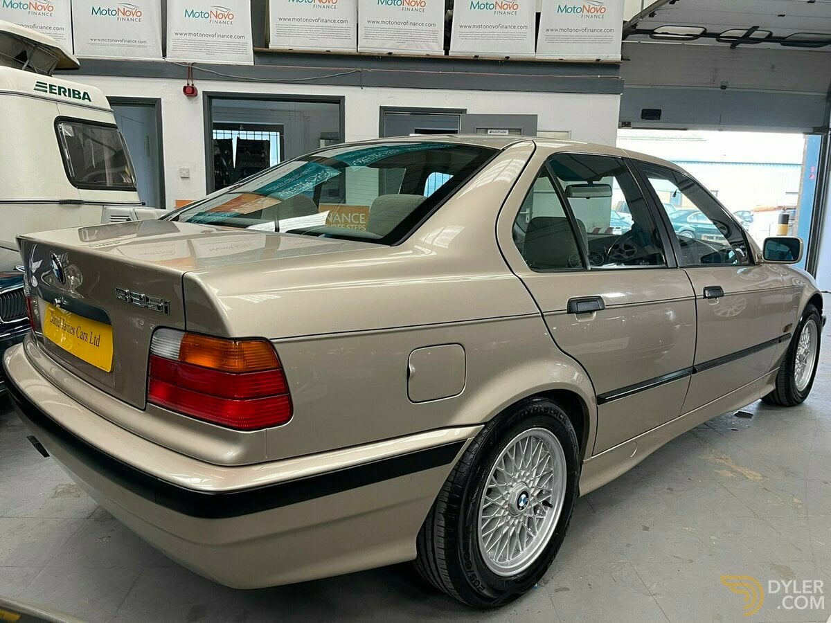 1992 BMW 325i SE 4dr Auto, foto 4