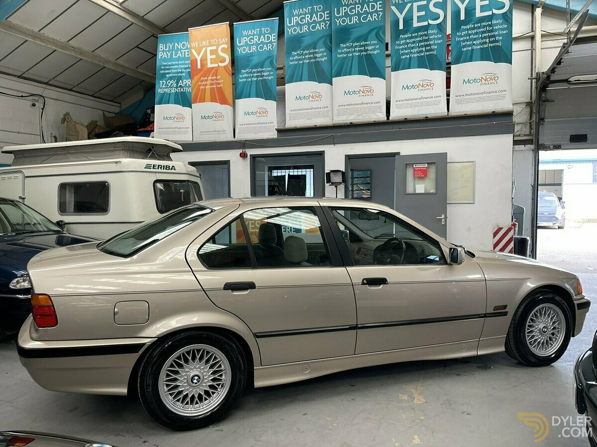 1992 BMW 325i SE 4dr Auto, foto 5