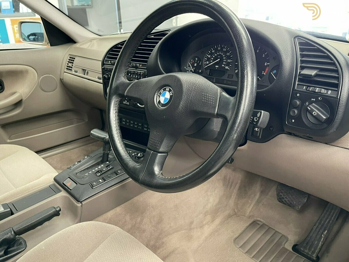 1992 BMW 325i SE 4dr Auto, foto 9