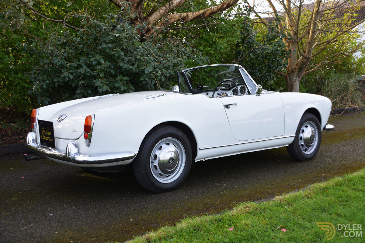 1963 Alfa Romeo Giulia 101 Spider, foto 3