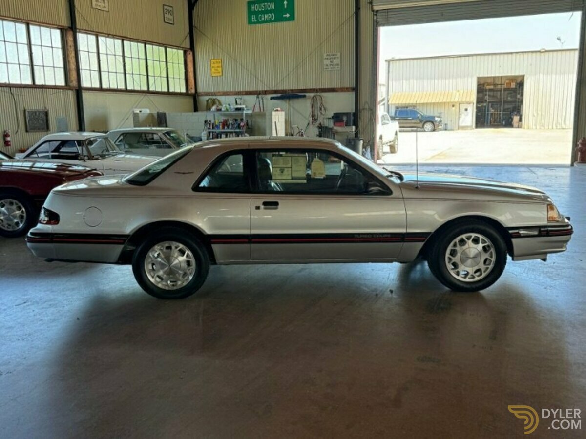 1988 Ford Thunderbird, foto 2
