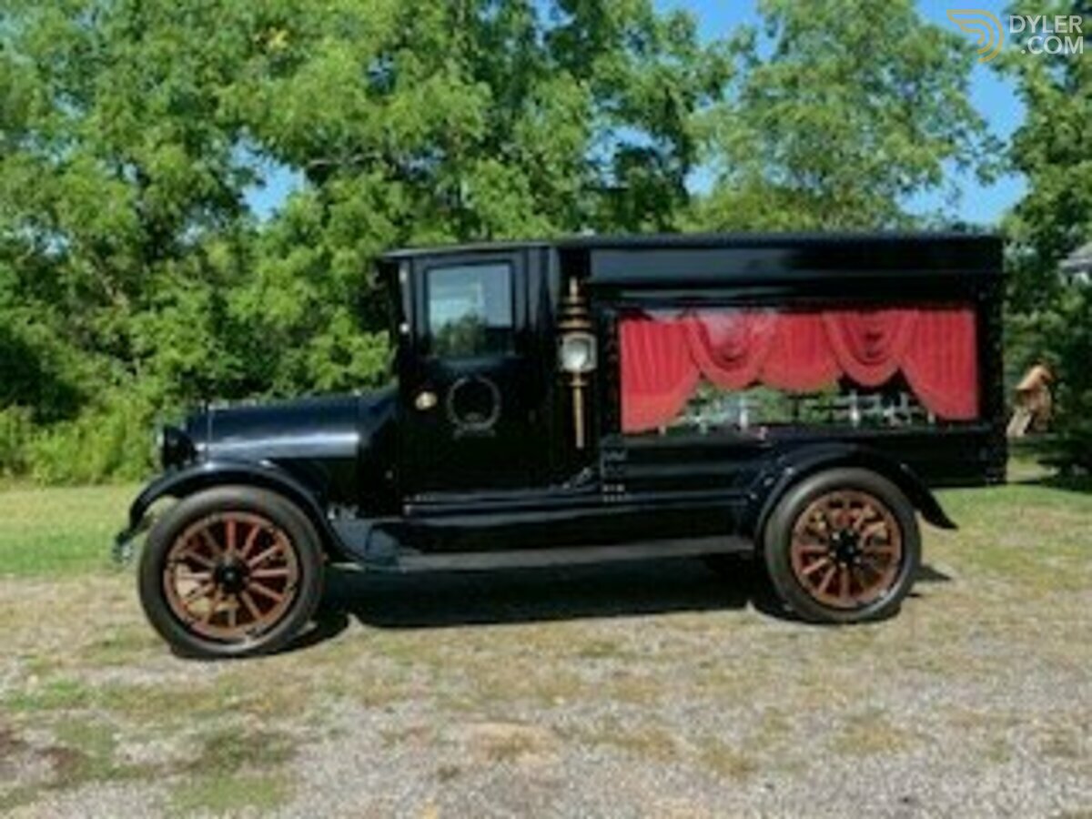1919 REO Speed Wagon Truck Hearse, foto 3