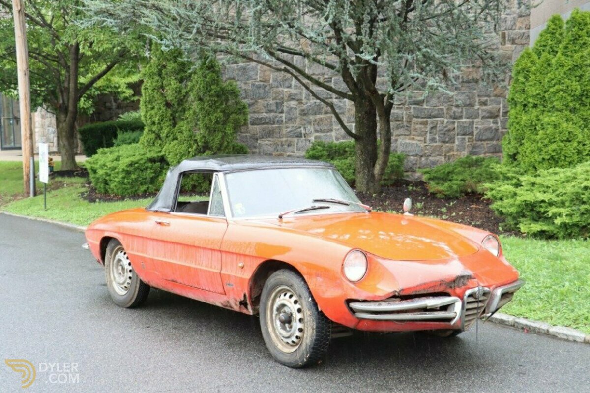 Classic 1966 Alfa Romeo Spider Duetto For Sale. Price 17 500 USD
