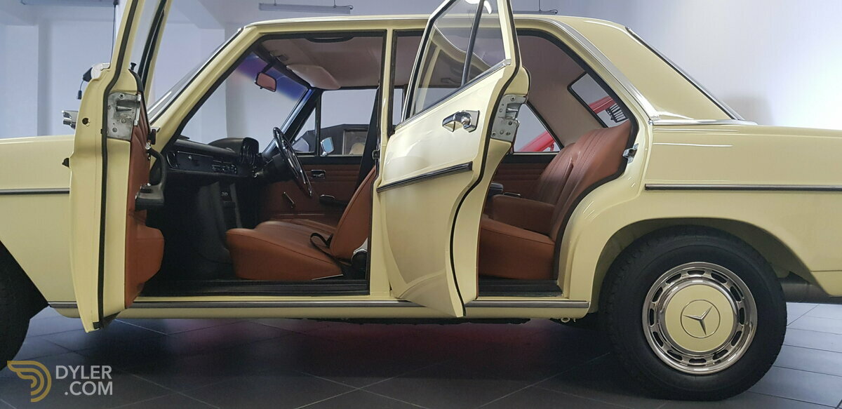 1971 Mercedes-Benz 230.6 RHD (W114) (6 Cylinder Petrol) 66620 Kms, foto 3