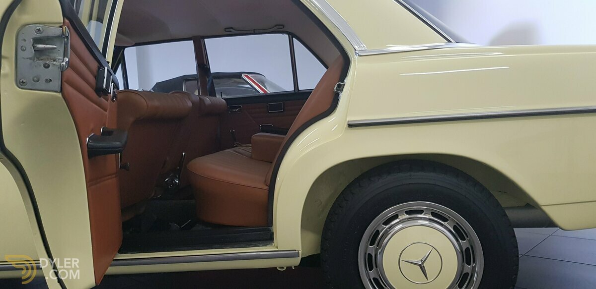 1971 Mercedes-Benz 230.6 RHD (W114) (6 Cylinder Petrol) 66620 Kms, foto 9