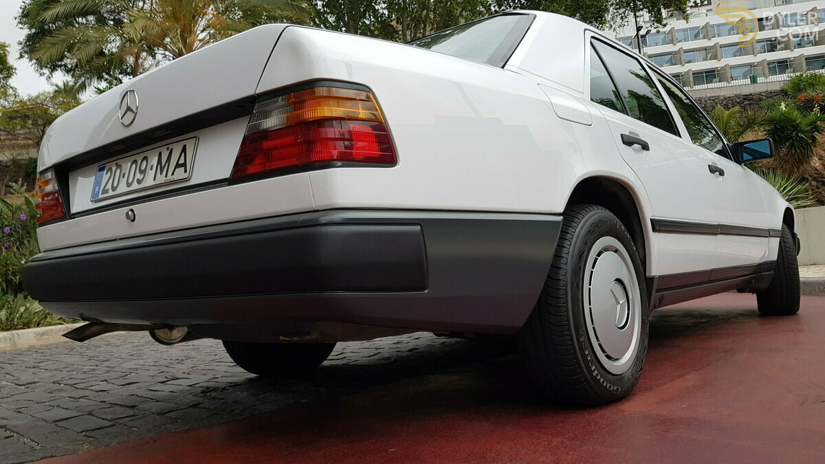 1991 Mercedes-Benz 200E RHD (Petrol) - 38.030 Kms (23.750 Mls), foto 3