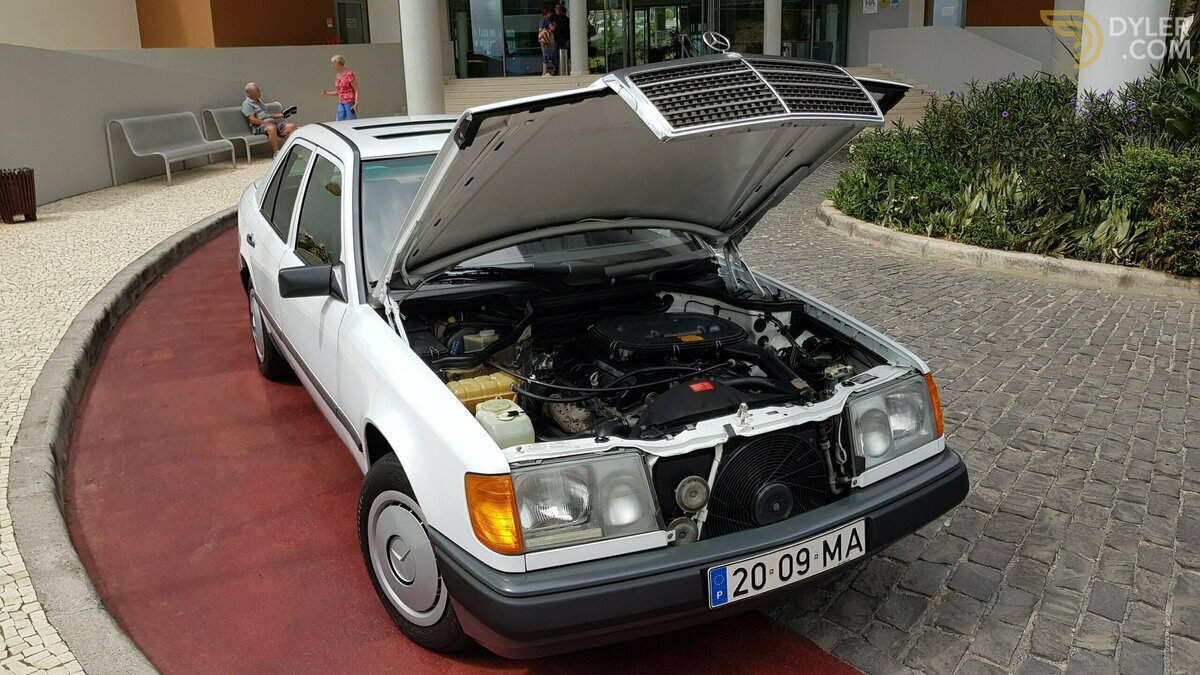 1991 Mercedes-Benz 200E RHD (Petrol) - 38.030 Kms (23.750 Mls), foto 1
