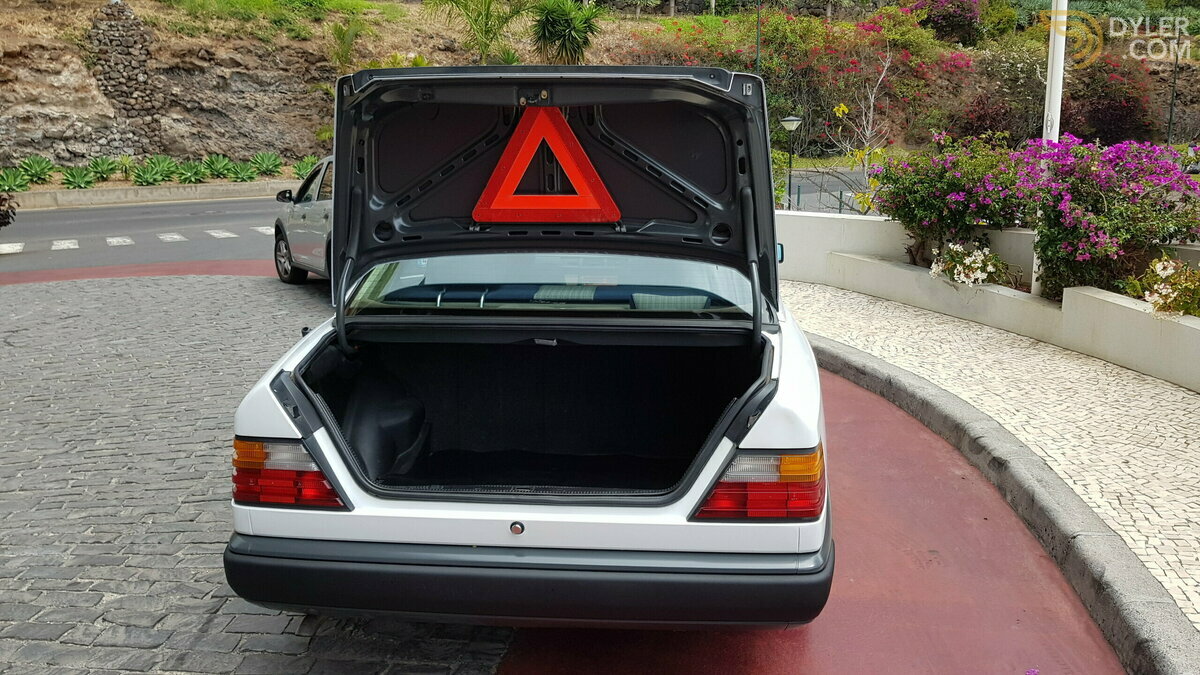 1991 Mercedes-Benz 200E RHD (Petrol) - 38.030 Kms (23.750 Mls), foto 9