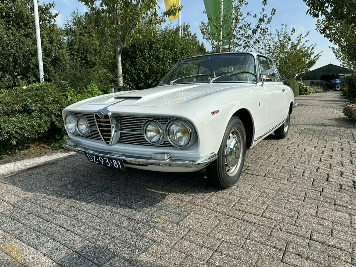 1964 Alfa Romeo 2600 Sprint Bertone, foto 2