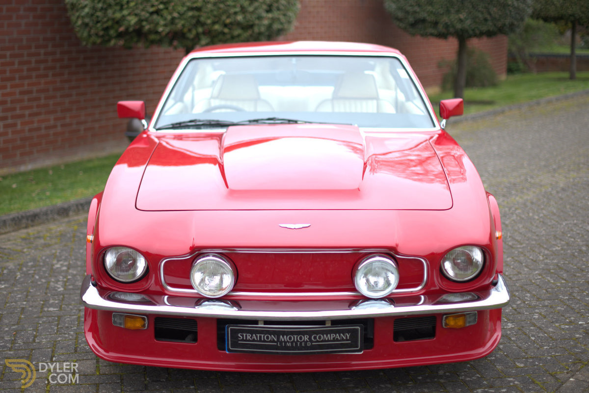 1985 Aston Martin V8 Vantage Sports Saloon, foto 2