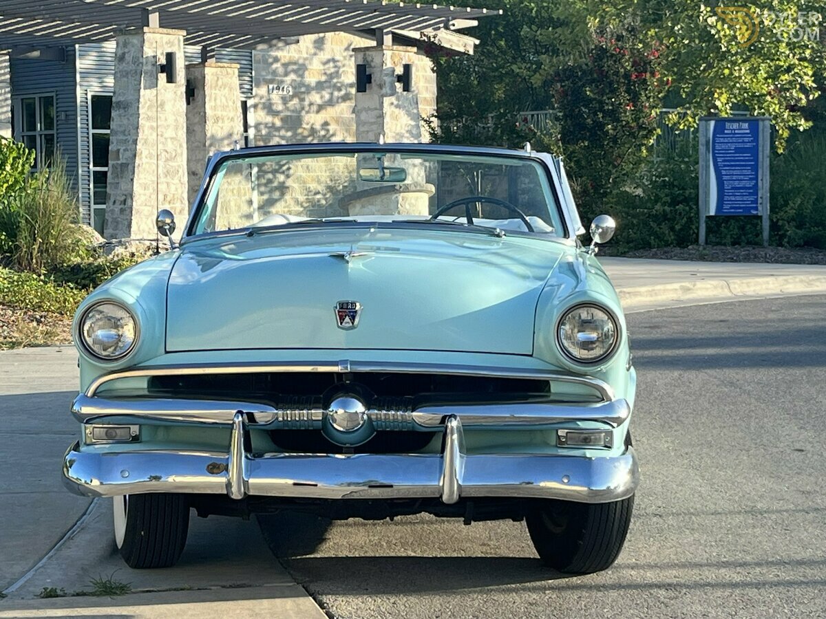 1953 Ford Convertible Coupe Crestline Sunliner, foto 2