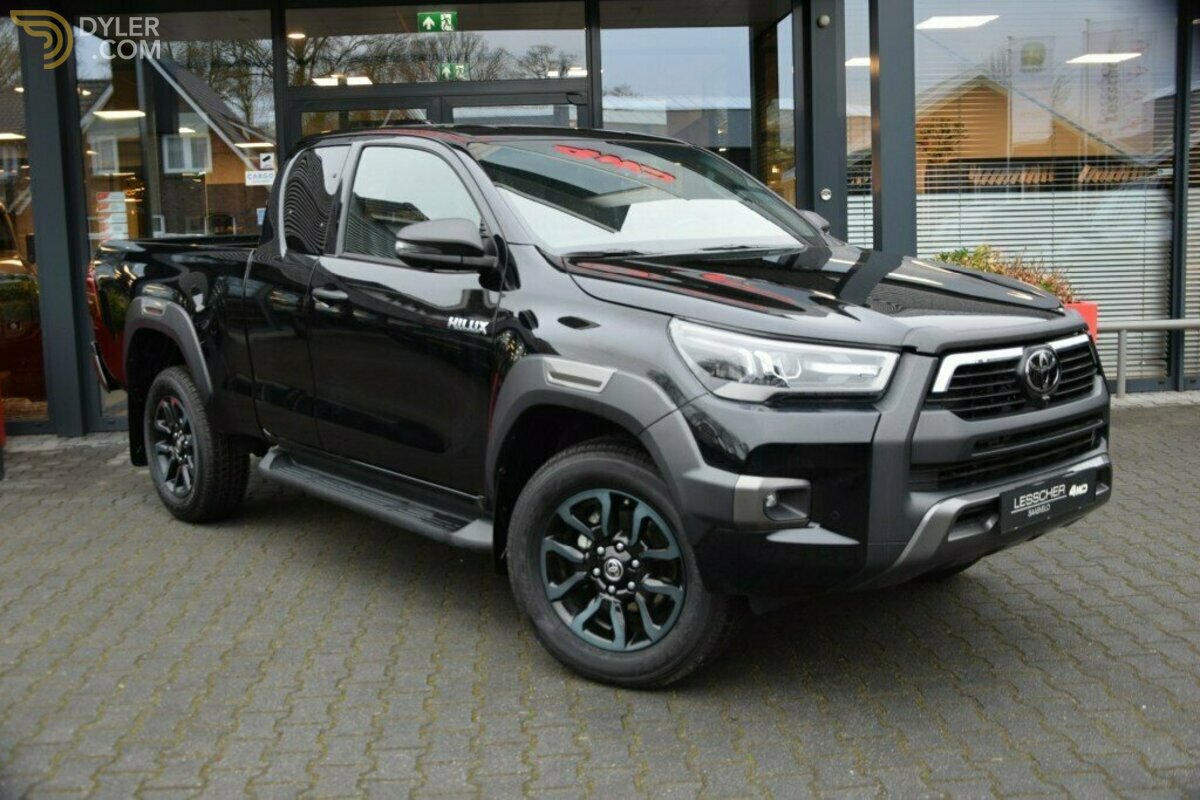 2025 Toyota Hilux 2.8 D-4D X-TRA CAB INVINCIBLE A/T For Sale