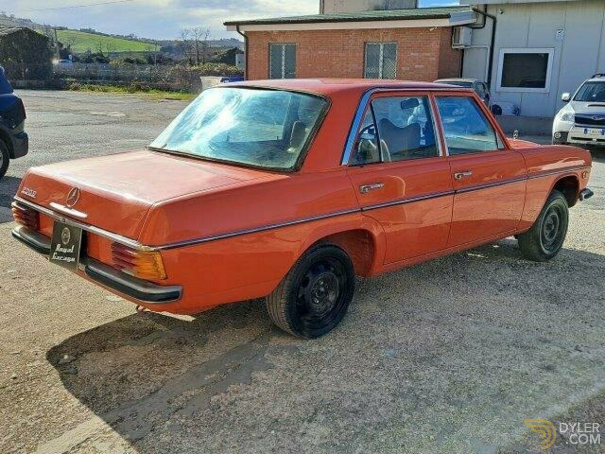 1975 Mercedes-Benz 200D W115 \8 RESTAURO DA ULTIMARE, foto 2