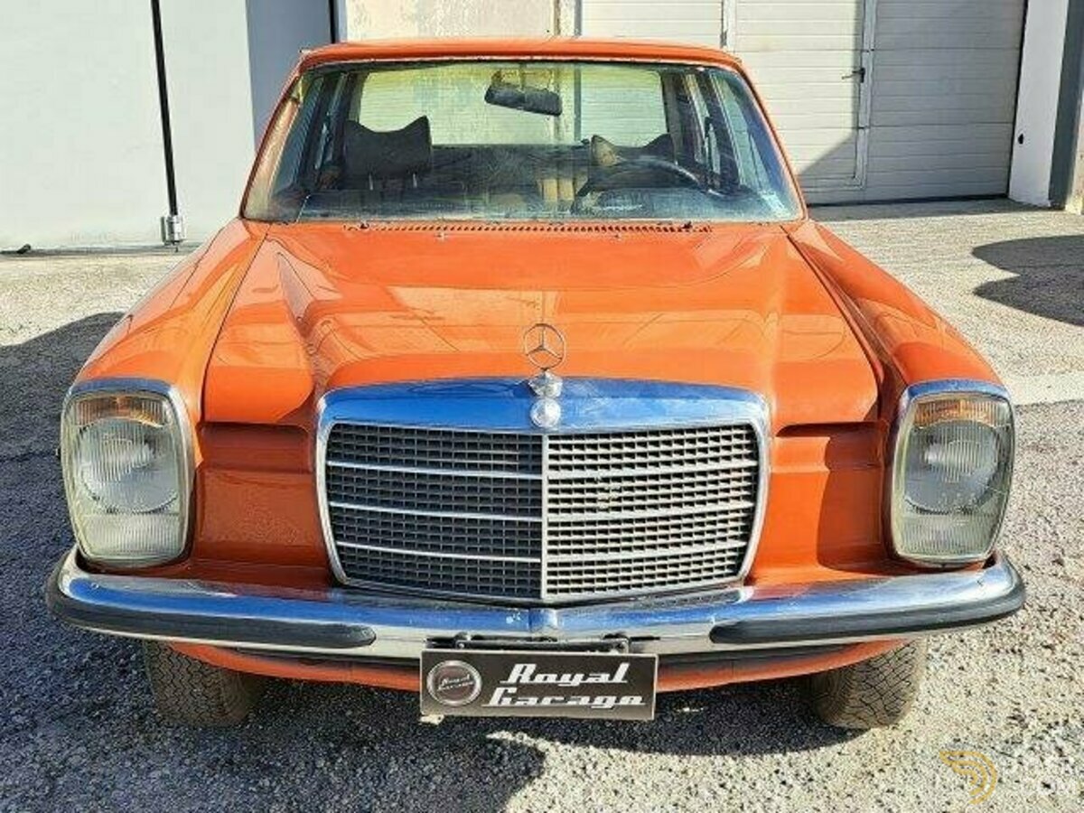 1975 Mercedes-Benz 200D W115 \8 RESTAURO DA ULTIMARE, foto 7