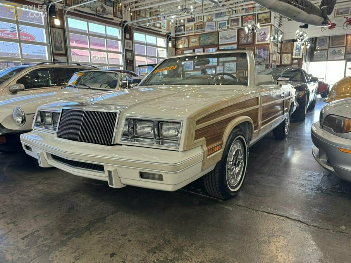 1983 Chrysler Le Baron, foto 2