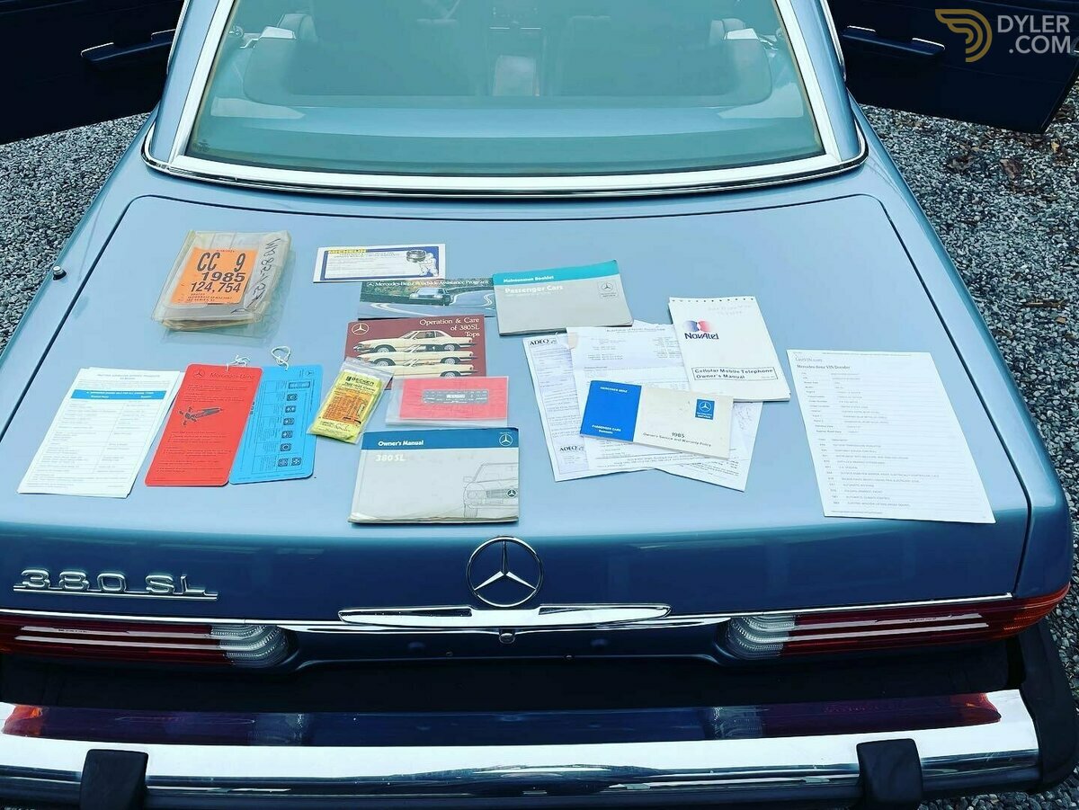 1985 Mercedes-Benz SL 380 Cabrio R107 + Hardtop in Diamond Blue Metallic, foto 4